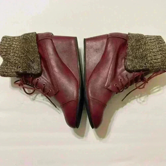 Twisted women’s Sweater knit wedge ankle boots size 9 burgundy - Picture 2 of 11